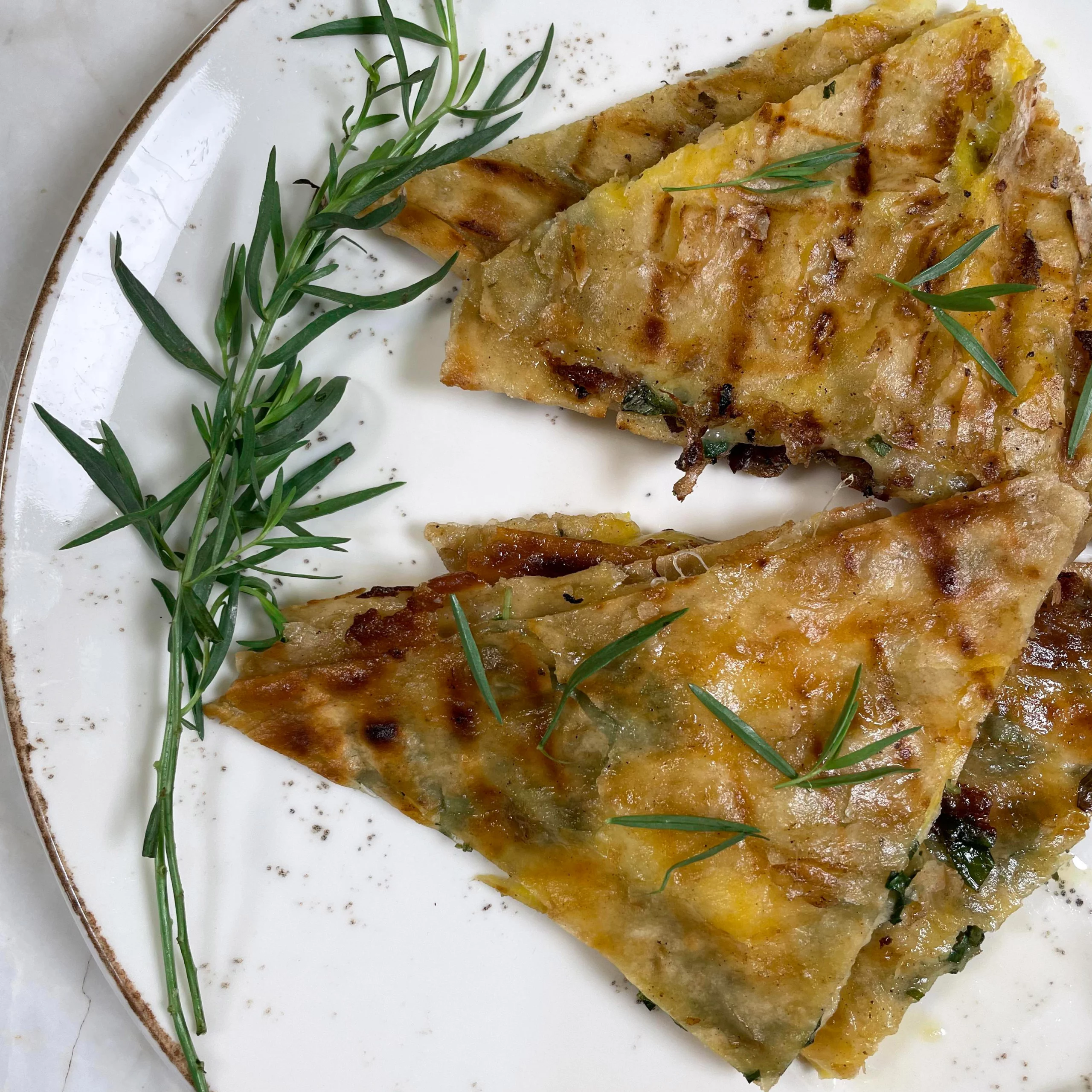 اسنک سیر و کره و ریحان